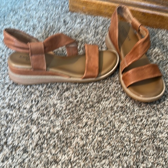 Comfortiva Women's Brown Strappy Sandals with little wedge NWOB - Picture 2 of 6
